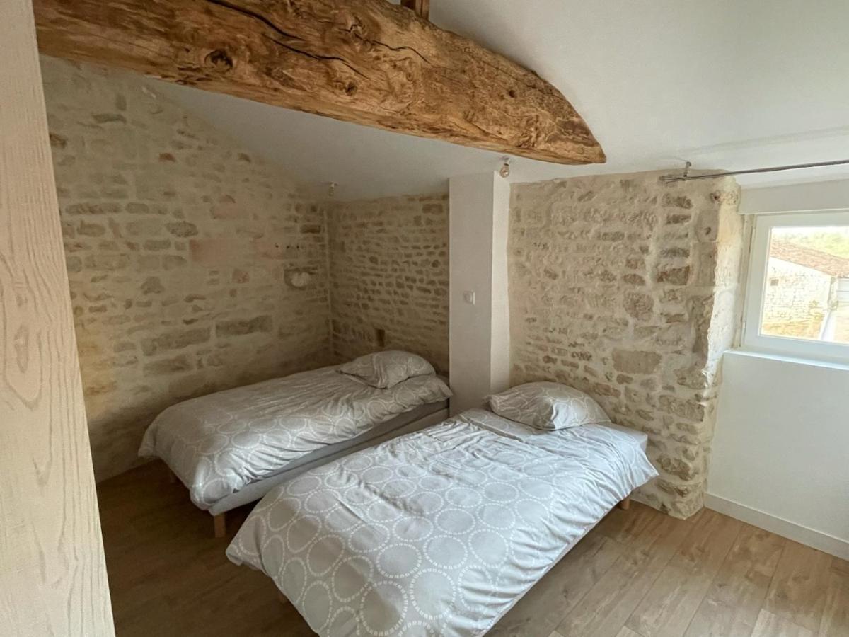 La Commanderie Des Templiers Gite 4 Etoiles Saint-Etienne-de-Brillouet 外观 照片